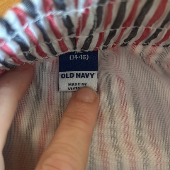 NWOT Boys Seersucker Swimsuit 14-16 - Picture 2 of 3